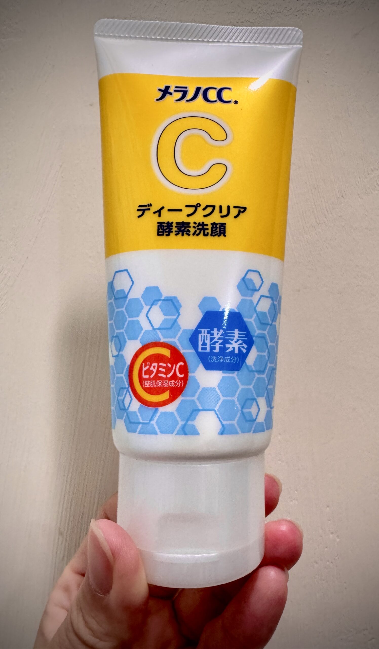 [開箱]Melano CC維他命C酵素深層清潔洗面乳，有感改善毛孔和粉刺！實測心得分享