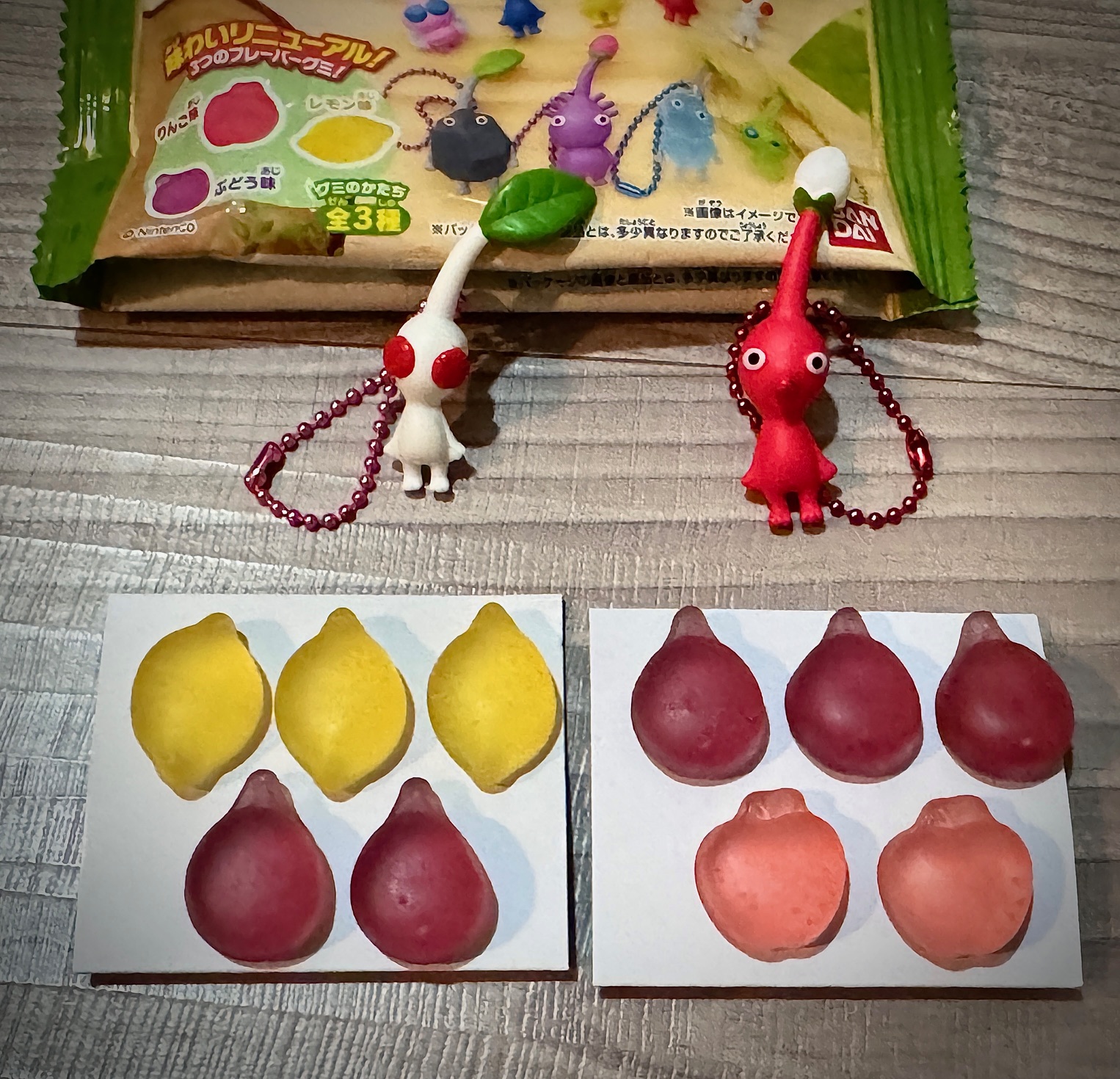 [開箱]終於買到皮克敏吊飾軟糖啦，小公仔意外的好可愛